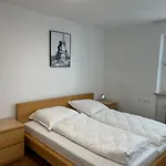 Premium 70qm 2,5 Kueche, Smart Tv, Garage, Wifi
