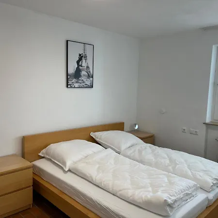Premium 70qm 2,5 Kueche, Smart Tv, Garage, Wifi