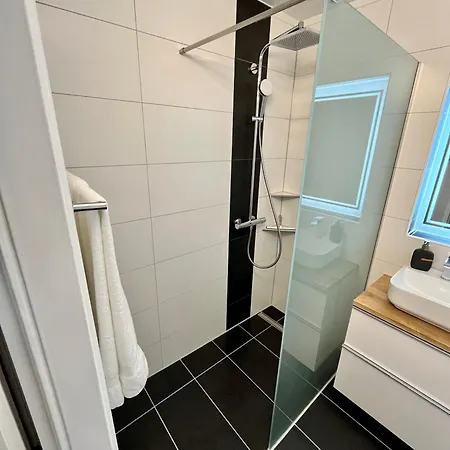 Premium 70qm 2,5 Kueche, Smart Tv, Garage, Wifi Heidenheim an der Brenz